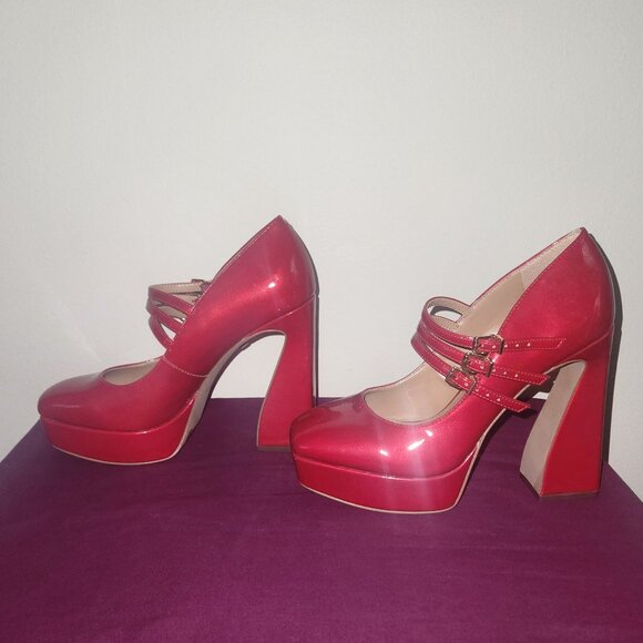 This is a Jessica Simpson Darena patent Mary Jane platform pump in richest Red - Picture 5 of 8